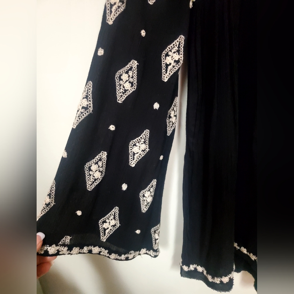Free People Boho Embroidered BK/WH Tunic Top sz XS. - Picture 4 of 7